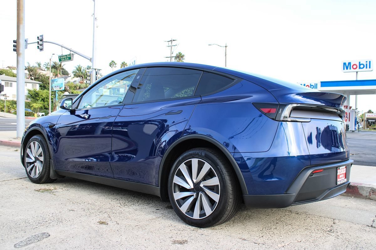 Used 2026 Tesla Model Y Long Range AWD/4WD image 3