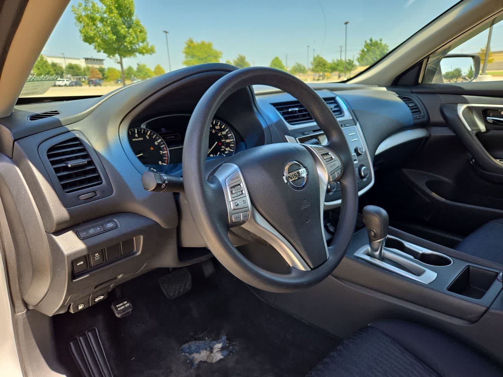 Used 2017 Nissan Altima 2.5 S w/ Power Driver Seat Package FWD image 2