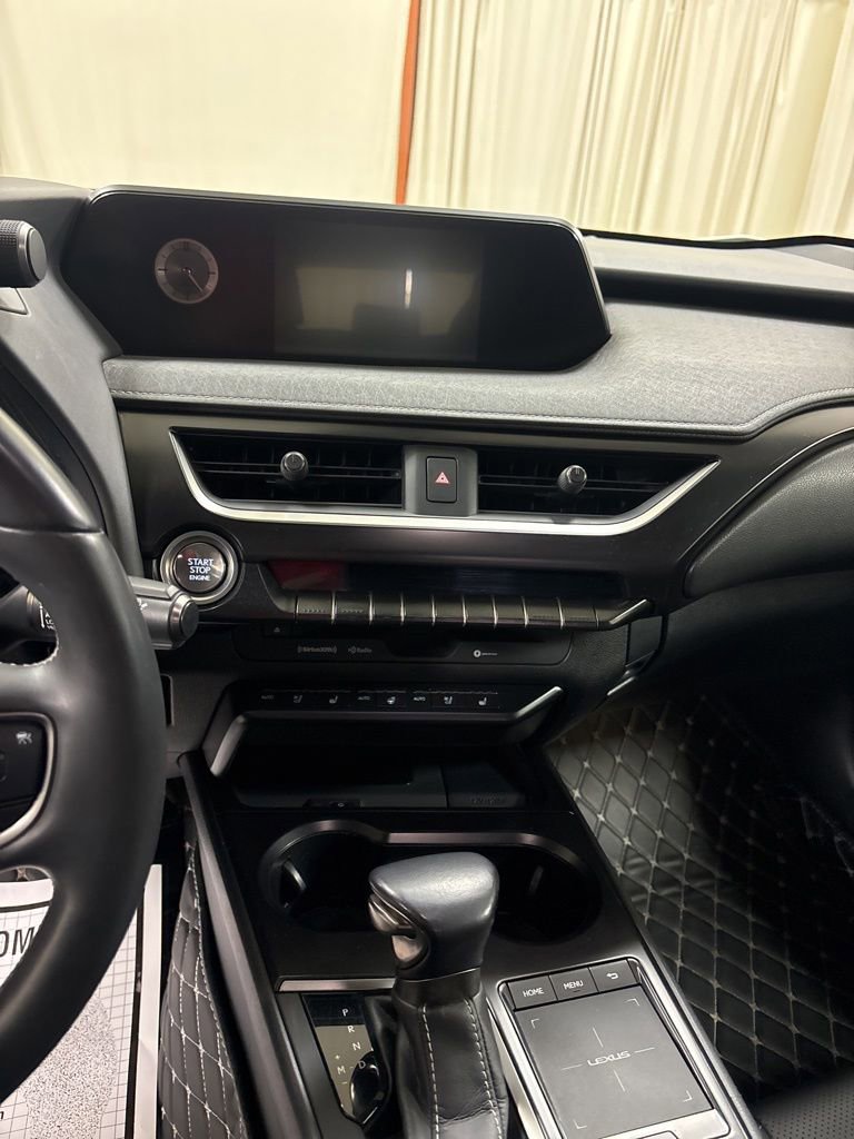Used 2022 Lexus UX 200 w/ Premium Package FWD image 12