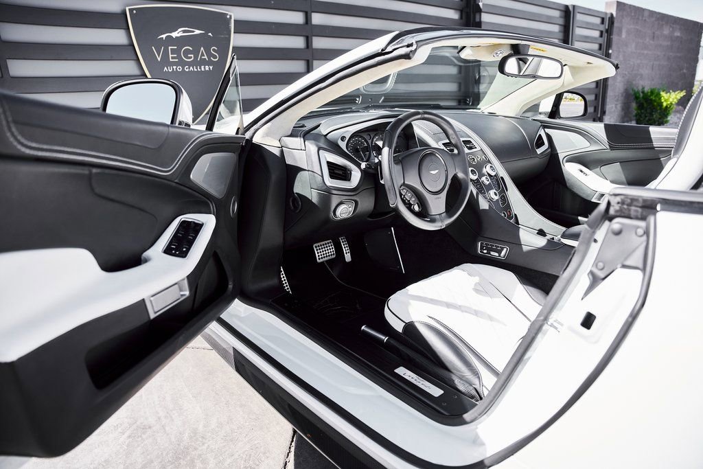 Used 2017 Aston Martin Vanquish S RWD image 37