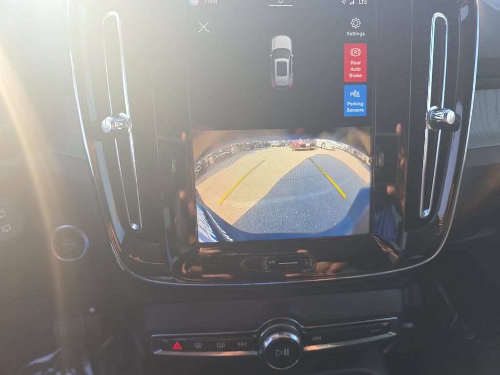 Used 2024 Volvo XC40 B5 Core AWD/4WD image 19