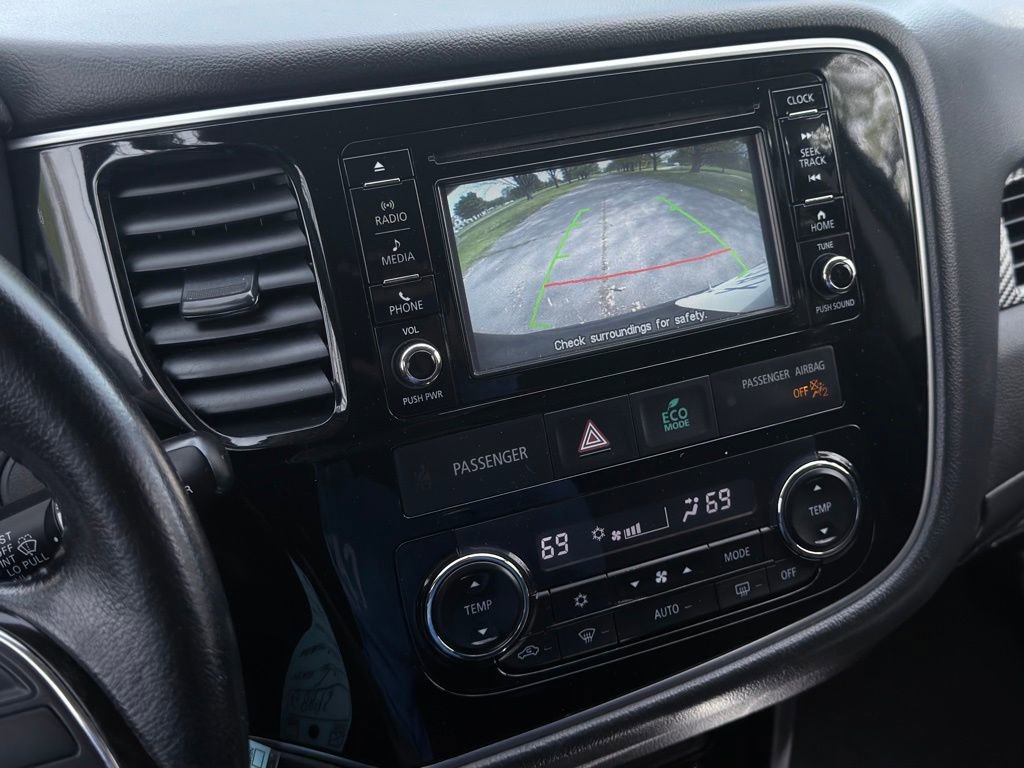 Used 2017 Mitsubishi Outlander ES AWD/4WD image 14
