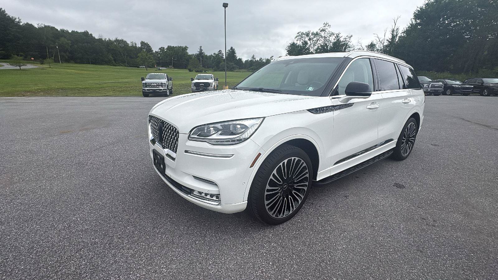 Used 2024 Lincoln Aviator Black Label AWD/4WD image 8