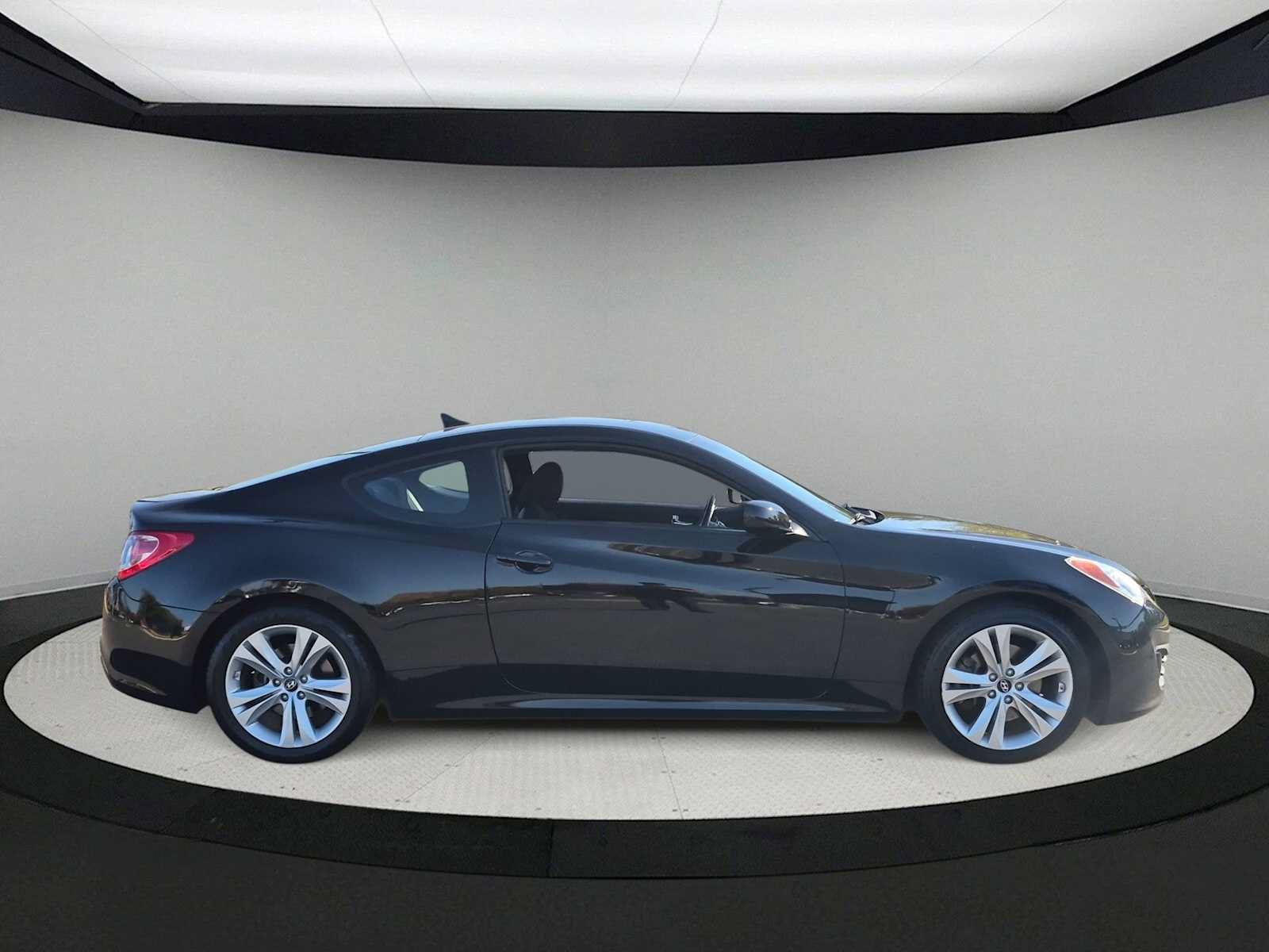 Used 2012 Hyundai Genesis 2.0T RWD image 9