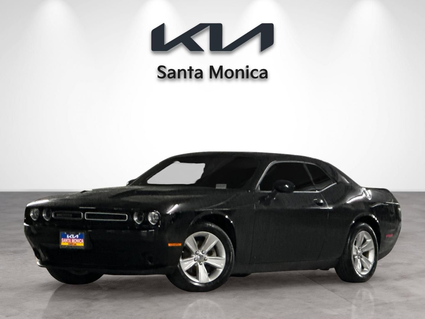 Used 2023 Dodge Challenger SXT image 2