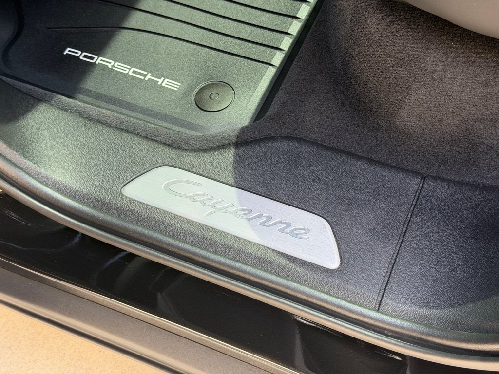Used 2023 Porsche Cayenne Platinum Edition AWD/4WD image 90