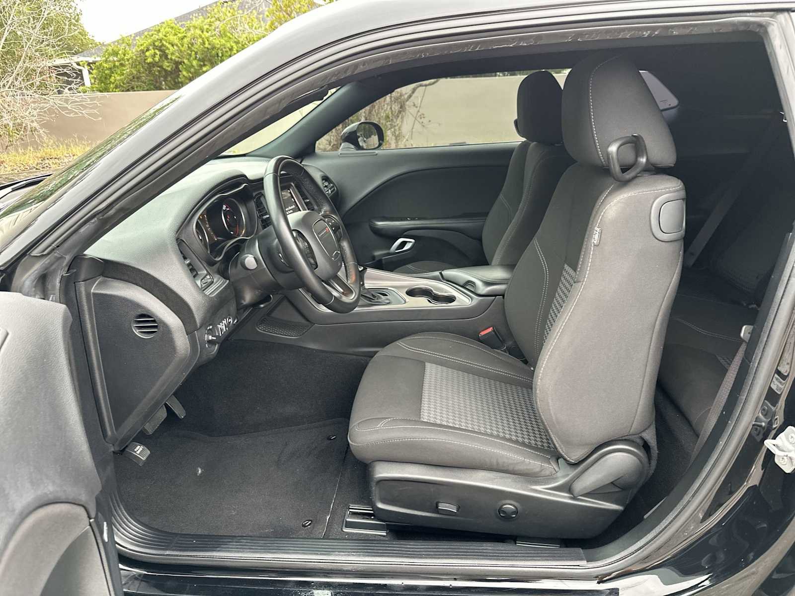 Used 2023 Dodge Challenger SXT RWD image 2