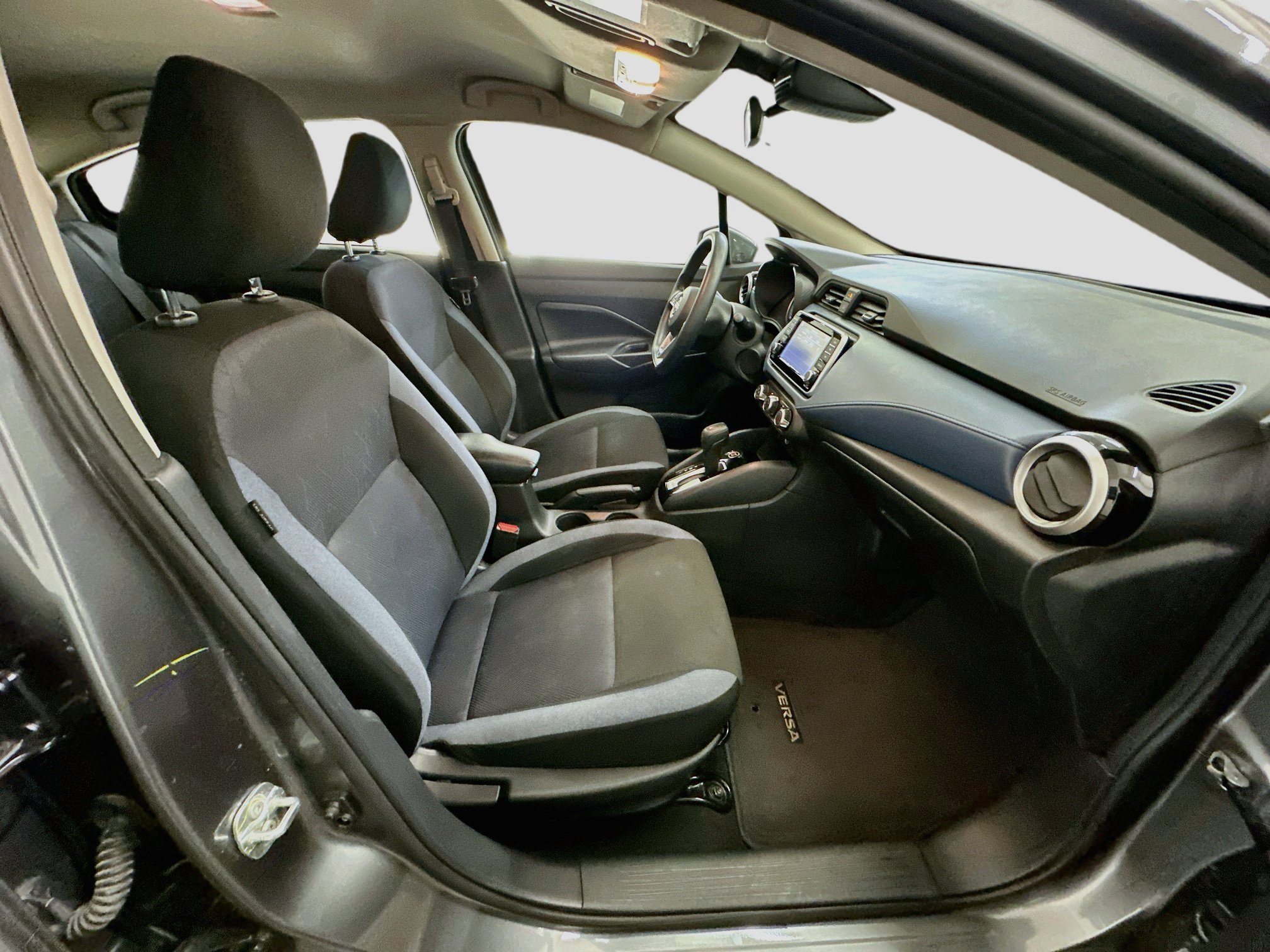 Used 2025 Nissan Versa SV FWD image 30