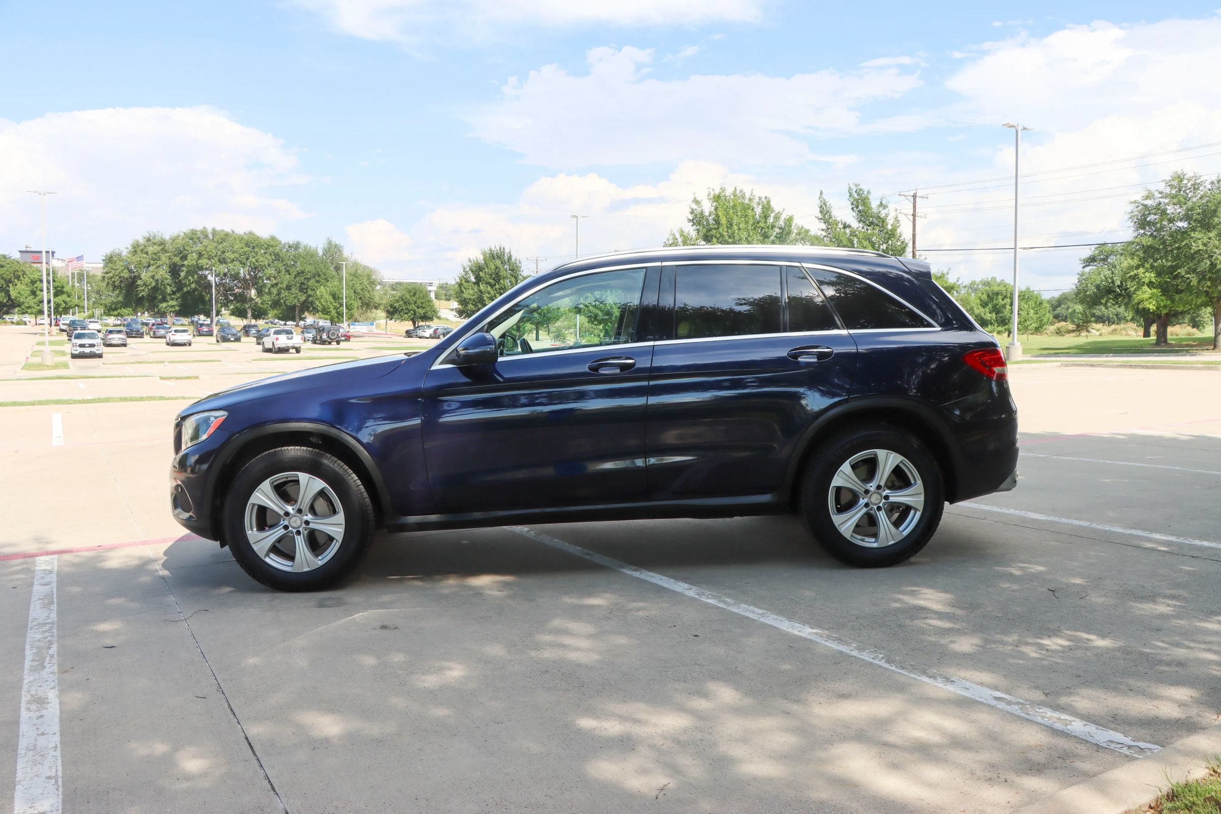 Used 2016 Mercedes-Benz GLC 300 w/ Multimedia Package image 4