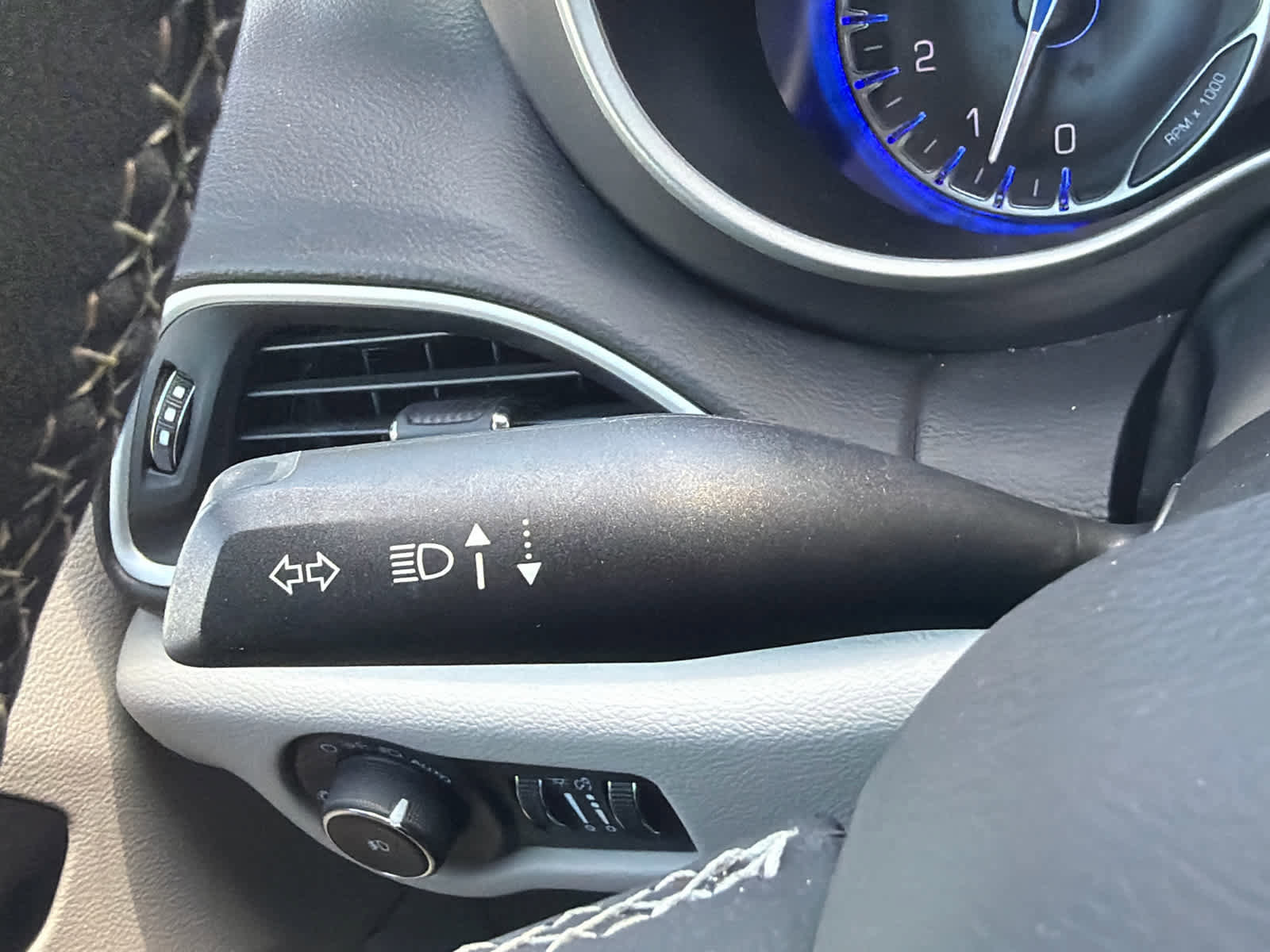 Used 2024 Chrysler Pacifica Touring-L FWD image 24