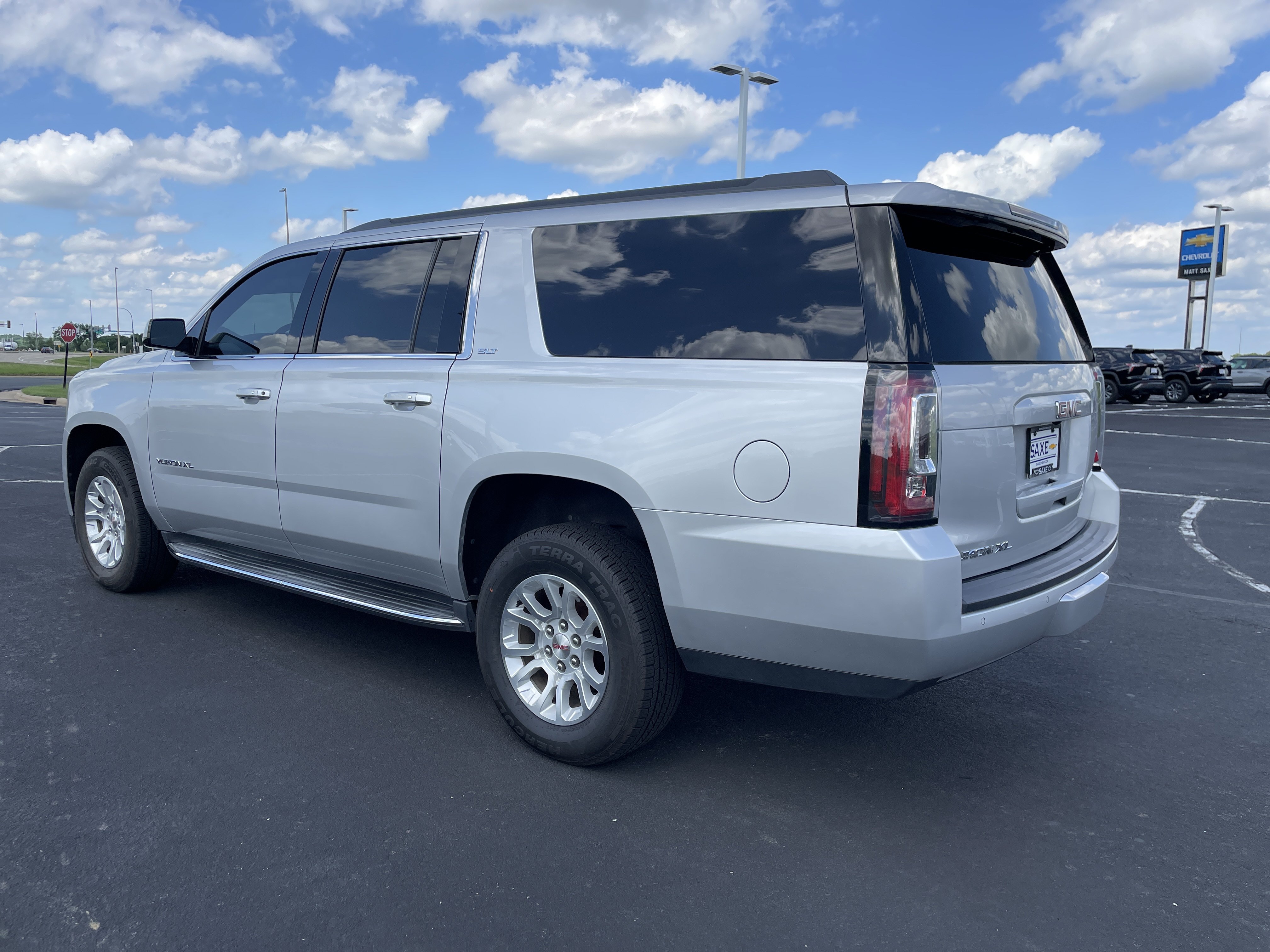 Used 2020 GMC Yukon XL SLT RWD image 3