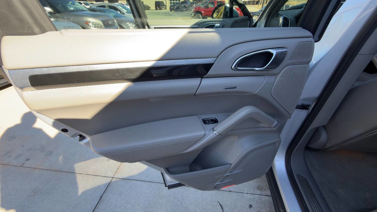 Used 2011 Porsche Cayenne S image 33