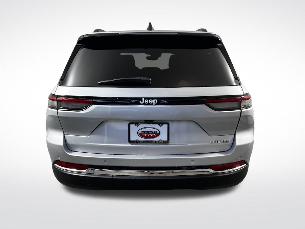 Used 2024 Jeep Grand Cherokee Limited RWD image 7