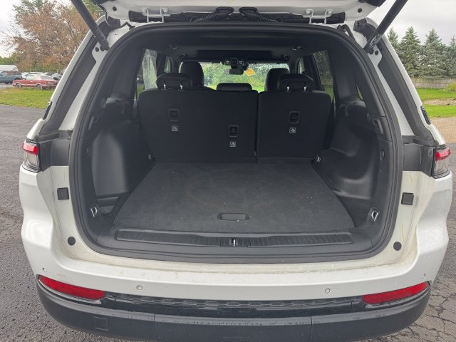 Certified 2025 Jeep Grand Cherokee Altitude AWD/4WD image 17