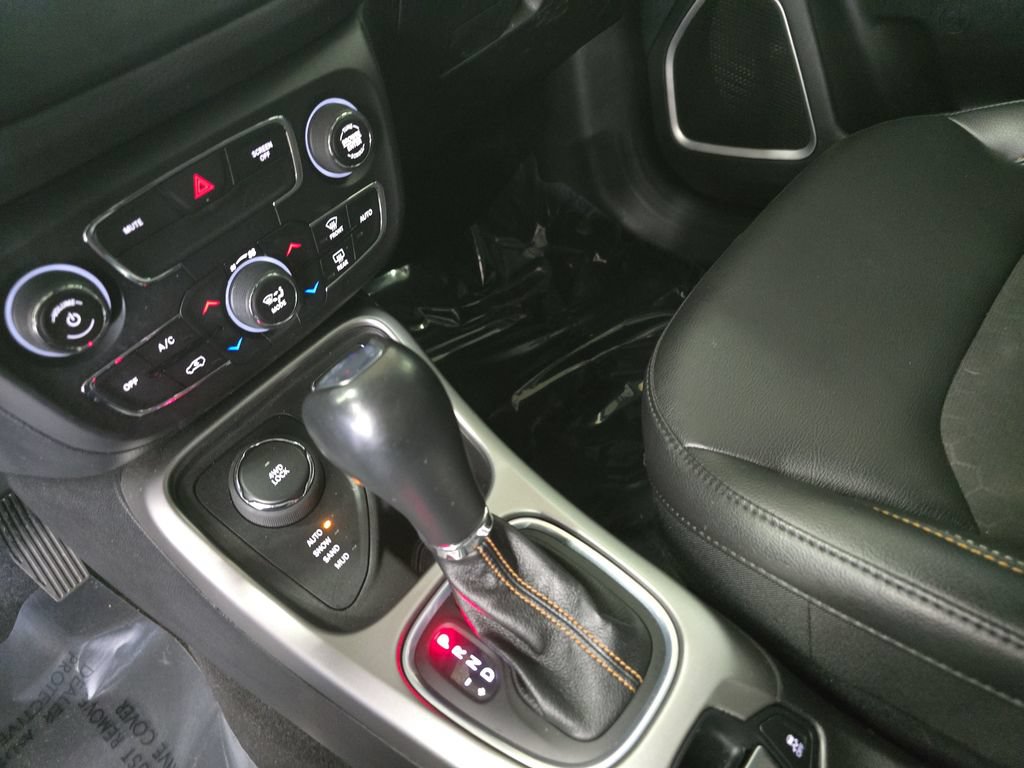 Used 2020 Jeep Compass Latitude w/ Cold Weather Group AWD/4WD image 24