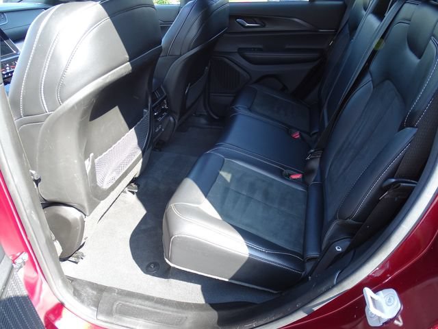 Used 2025 Jeep Grand Cherokee Altitude AWD/4WD image 12