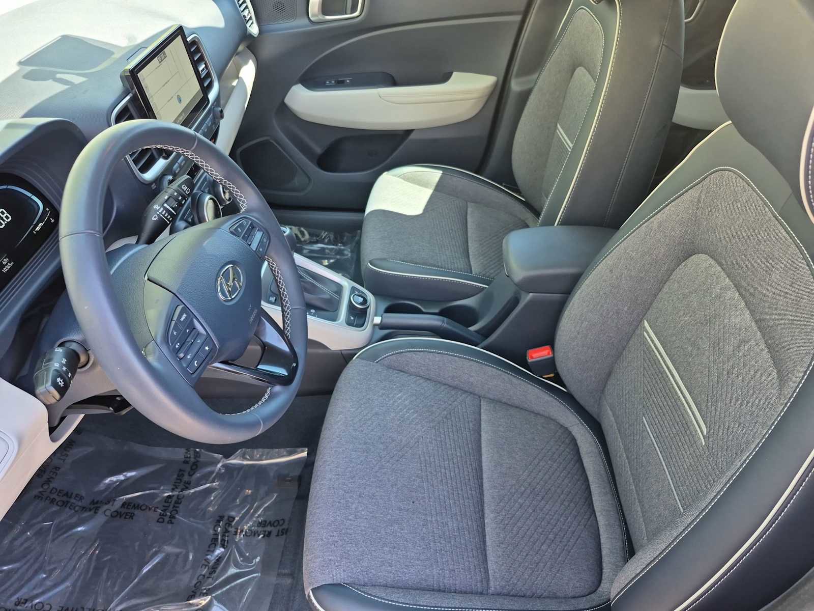 Used 2024 Hyundai Venue Limited FWD image 15