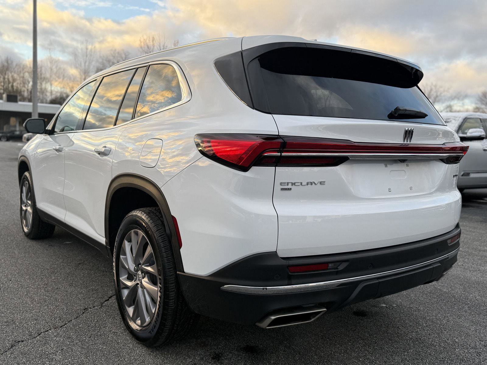 Certified 2025 Buick Enclave Preferred w/ Power Package image 7