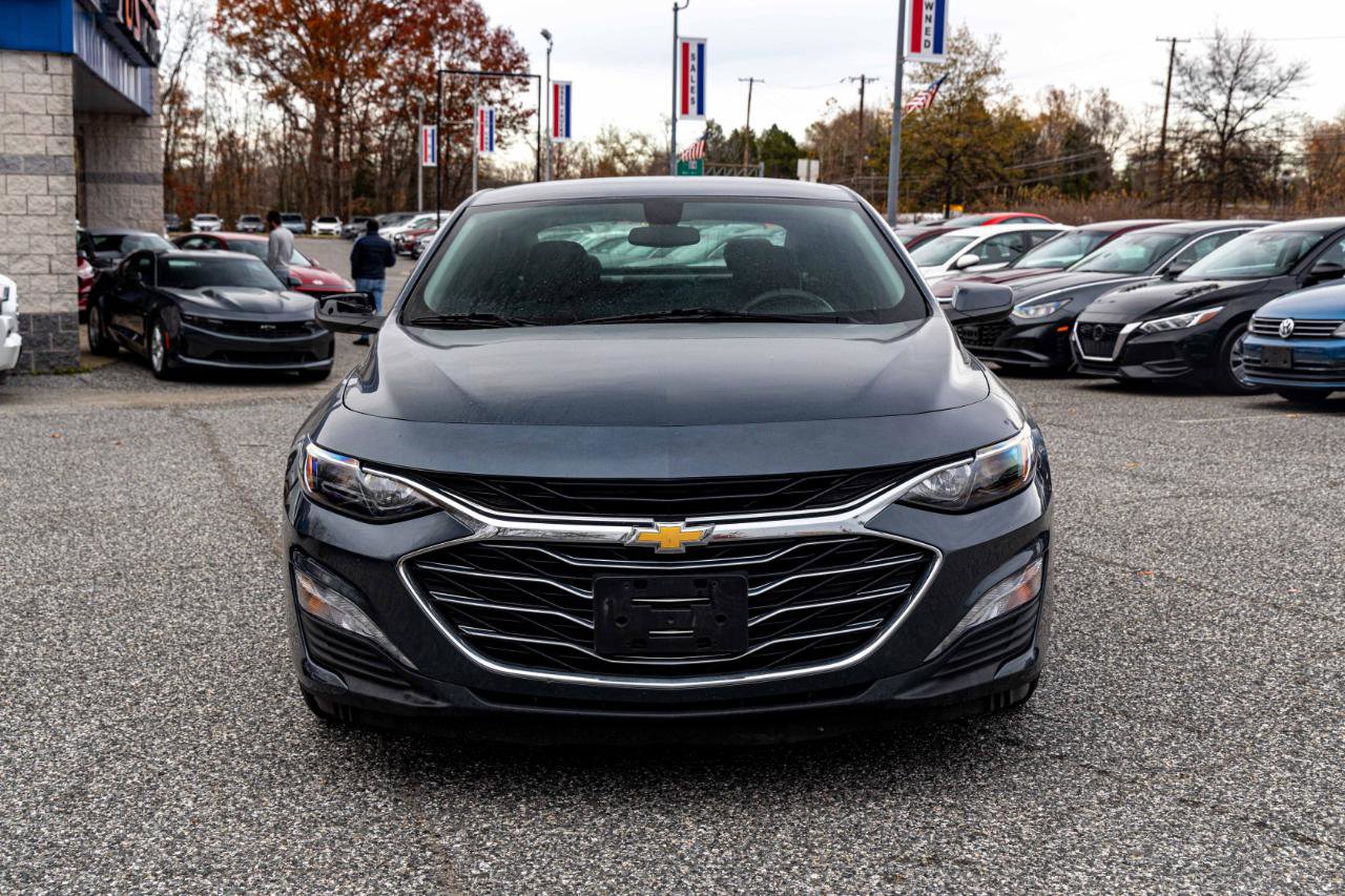 Used 2019 Chevrolet Malibu LT FWD image 2