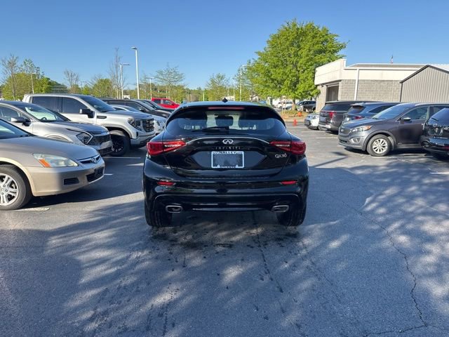 Used 2018 INFINITI QX30 Premium w/ Navigation Package image 3