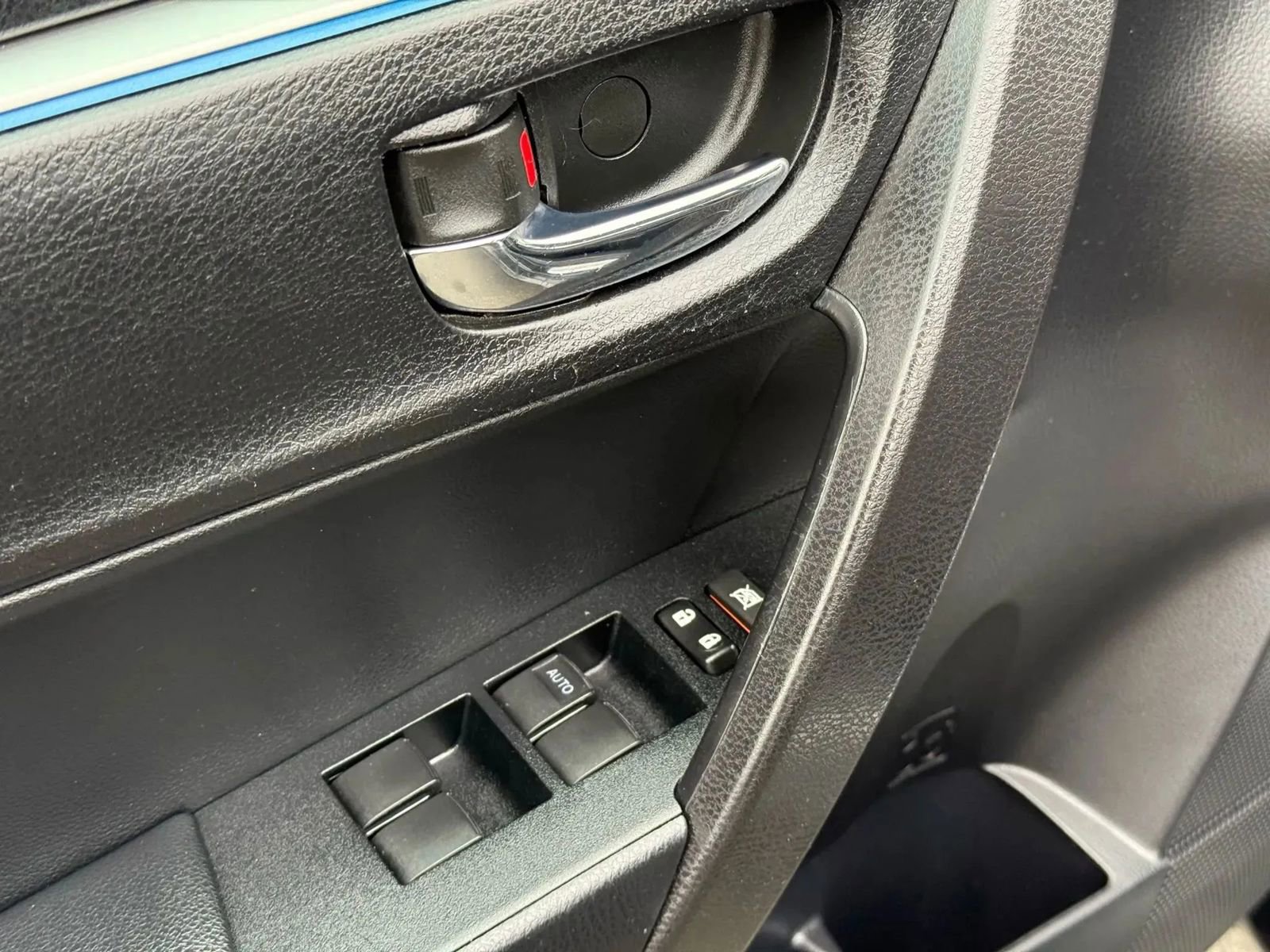 Used 2015 Toyota Corolla S image 15