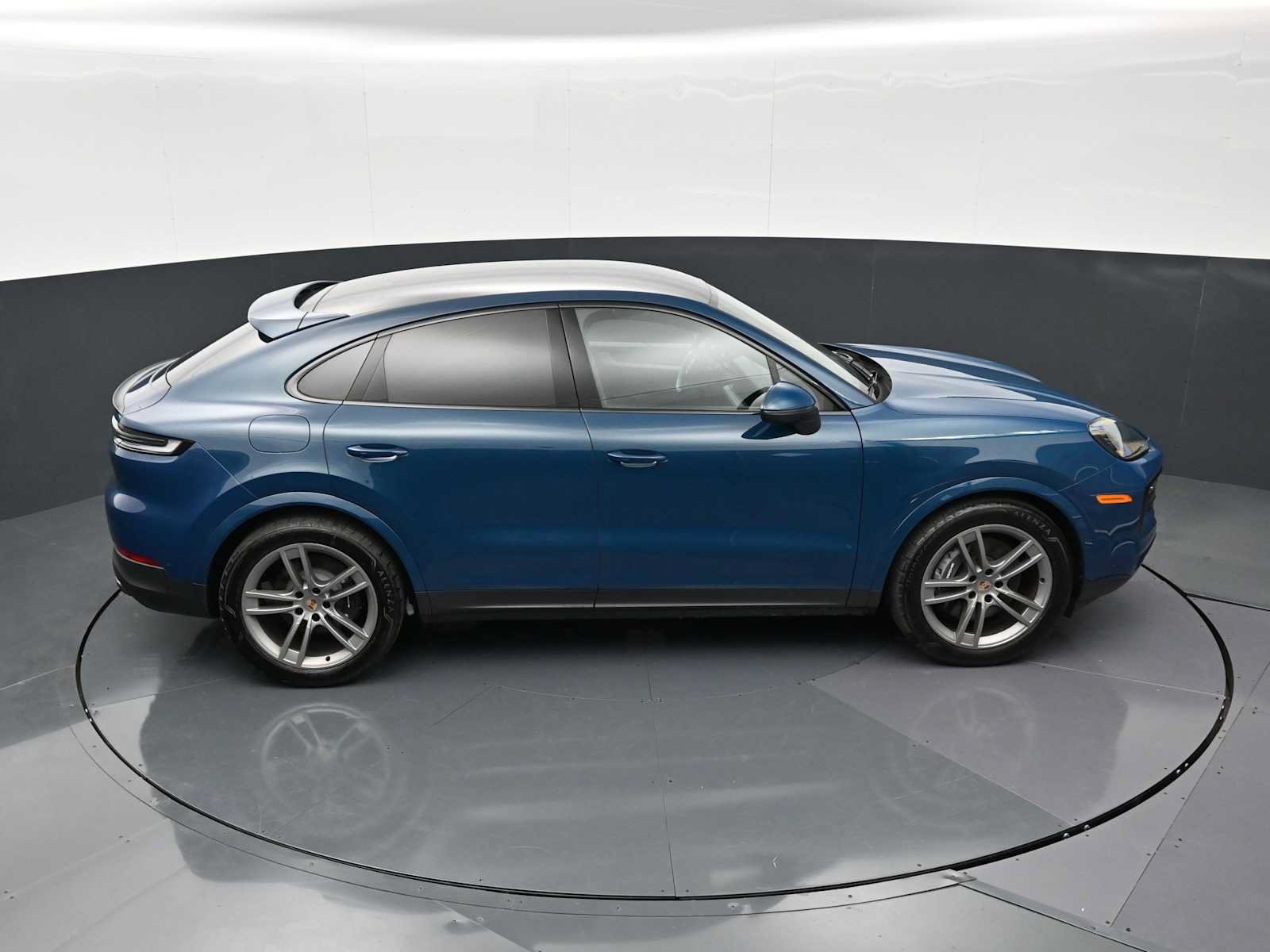Certified 2025 Porsche Cayenne Coupe AWD/4WD image 35