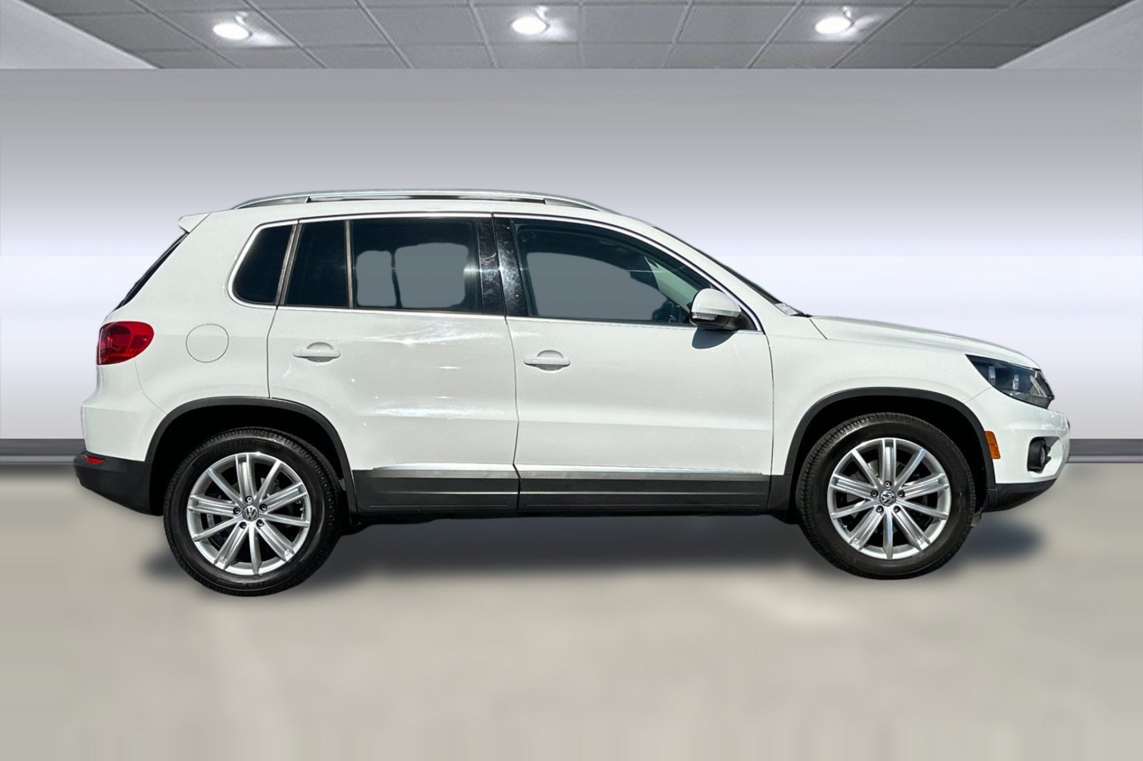 Used 2015 Volkswagen Tiguan S FWD image 8