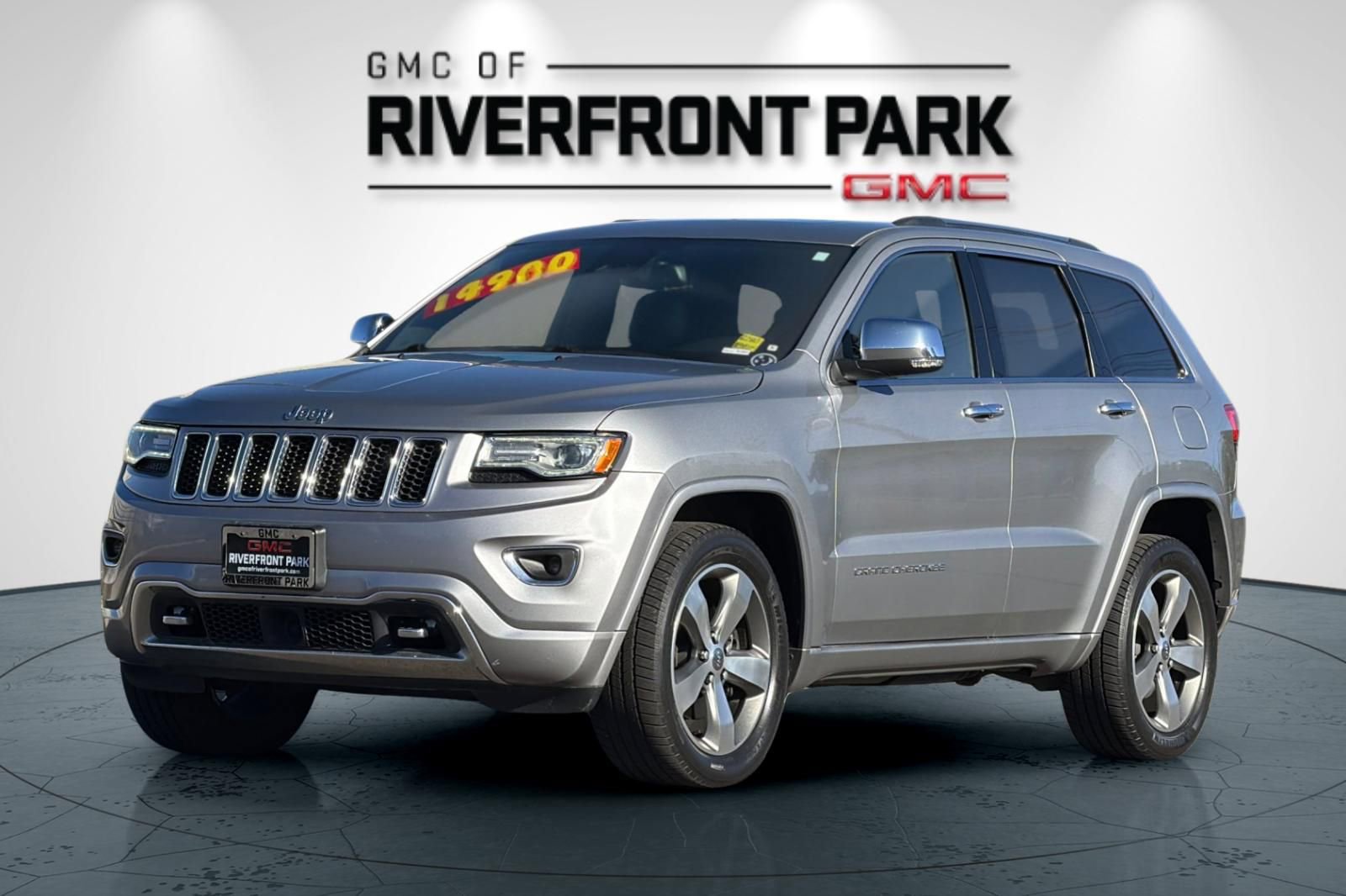 Used 2016 Jeep Grand Cherokee Overland w/ Advanced Technology Group AWD/4WD image 7