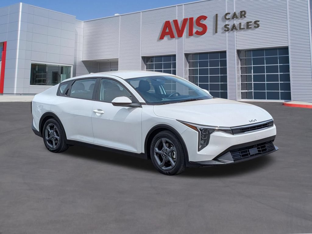 Used 2025 Kia K4 FWD image 3