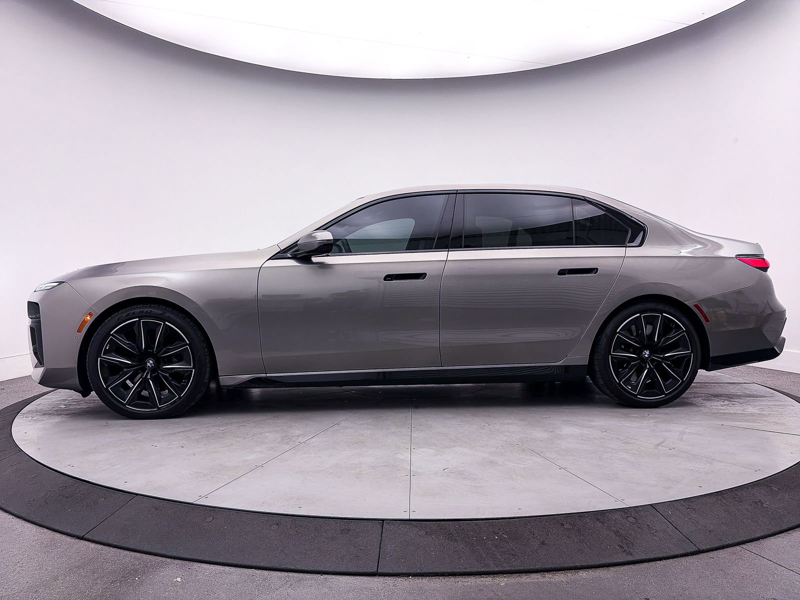 Used 2024 BMW 760i xDrive AWD/4WD image 50
