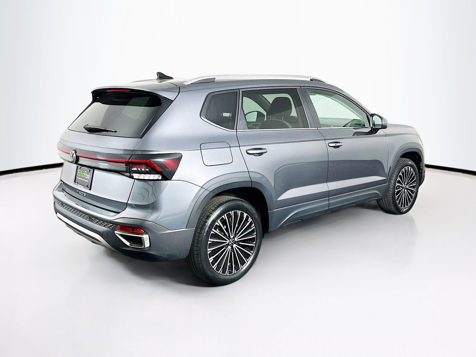 Used 2025 Volkswagen Taos SE image 9