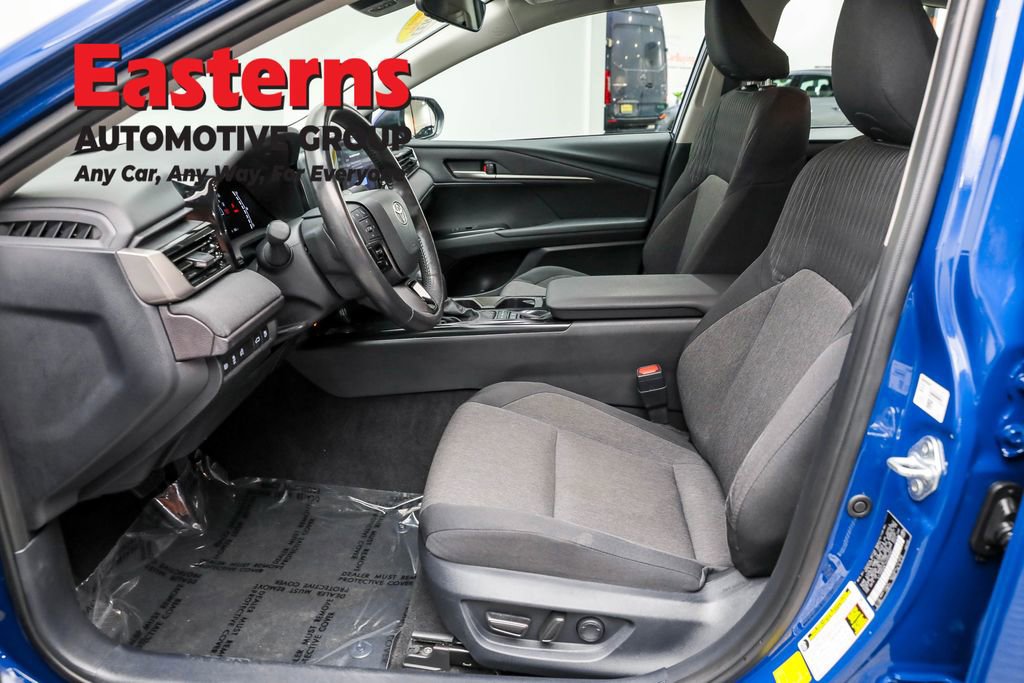 Used 2025 Toyota Camry LE w/ Convenience Package image 14