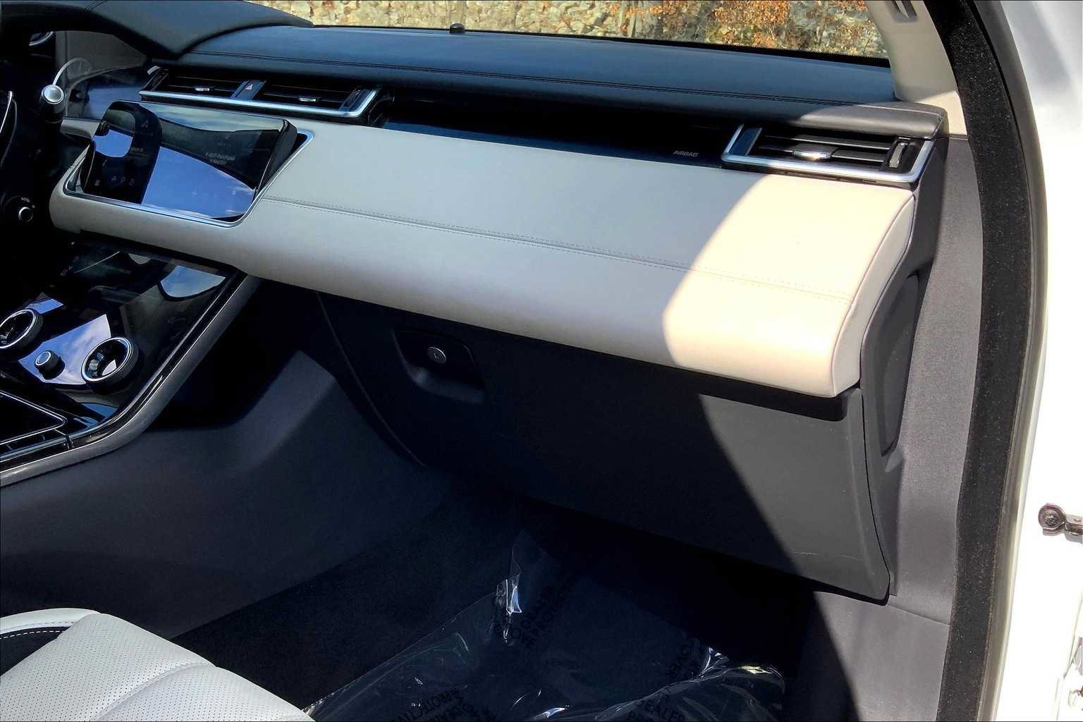 Certified 2022 Land Rover Range Rover Velar R-Dynamic S AWD/4WD image 18
