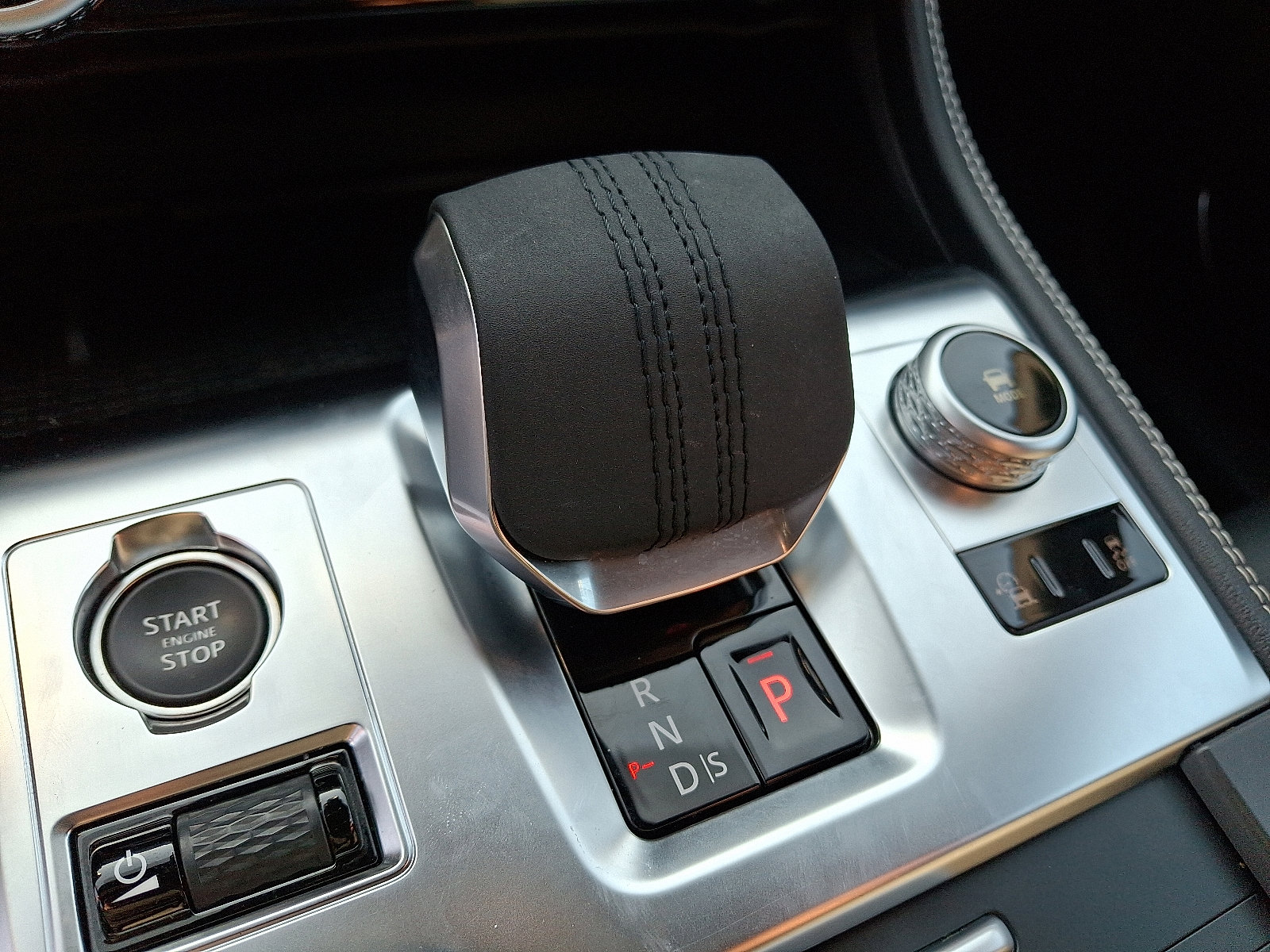 Used 2026 Jaguar F-PACE R-Dynamic S image 15