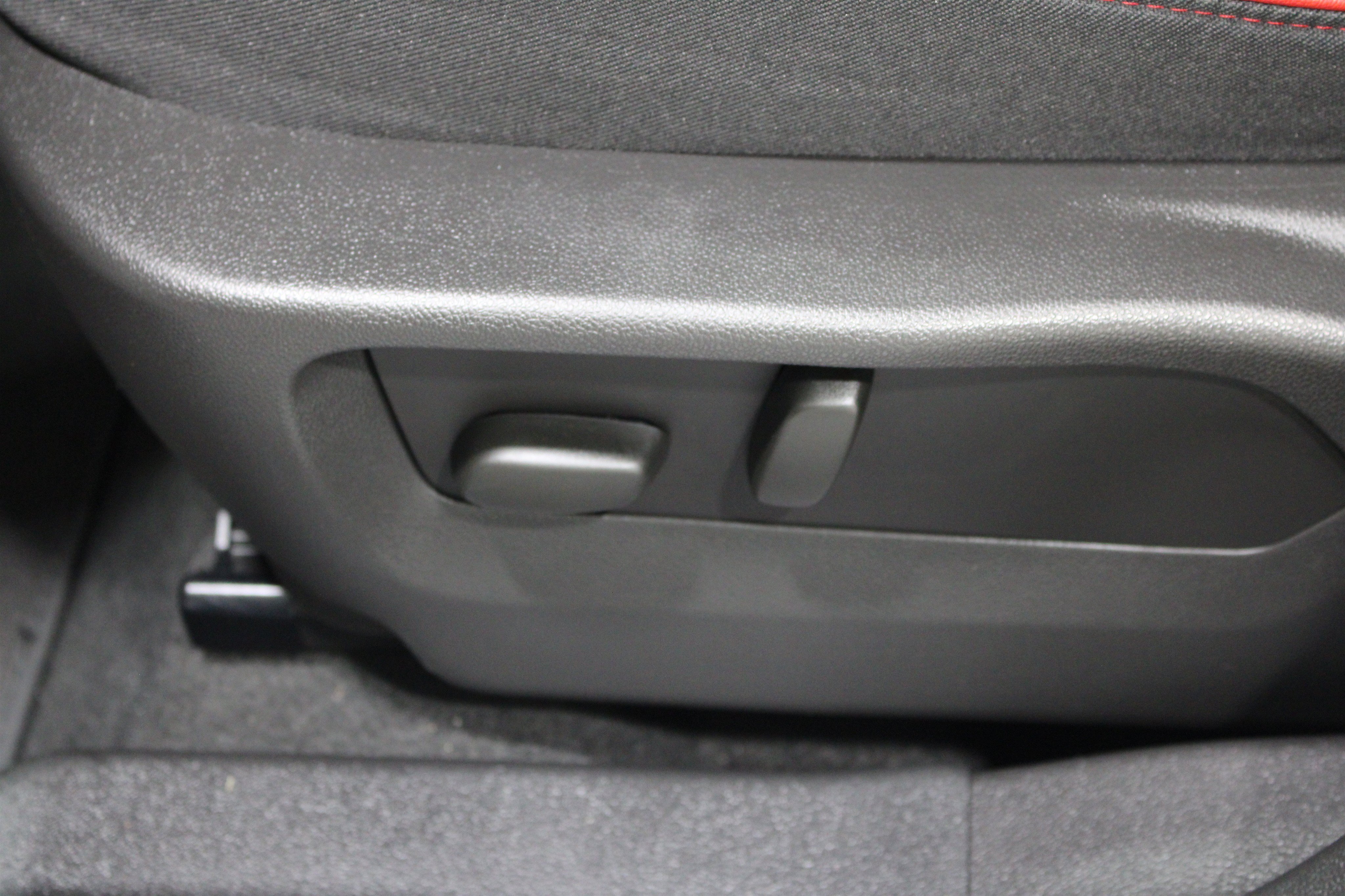 Used 2023 Buick Envision Essence AWD/4WD image 5