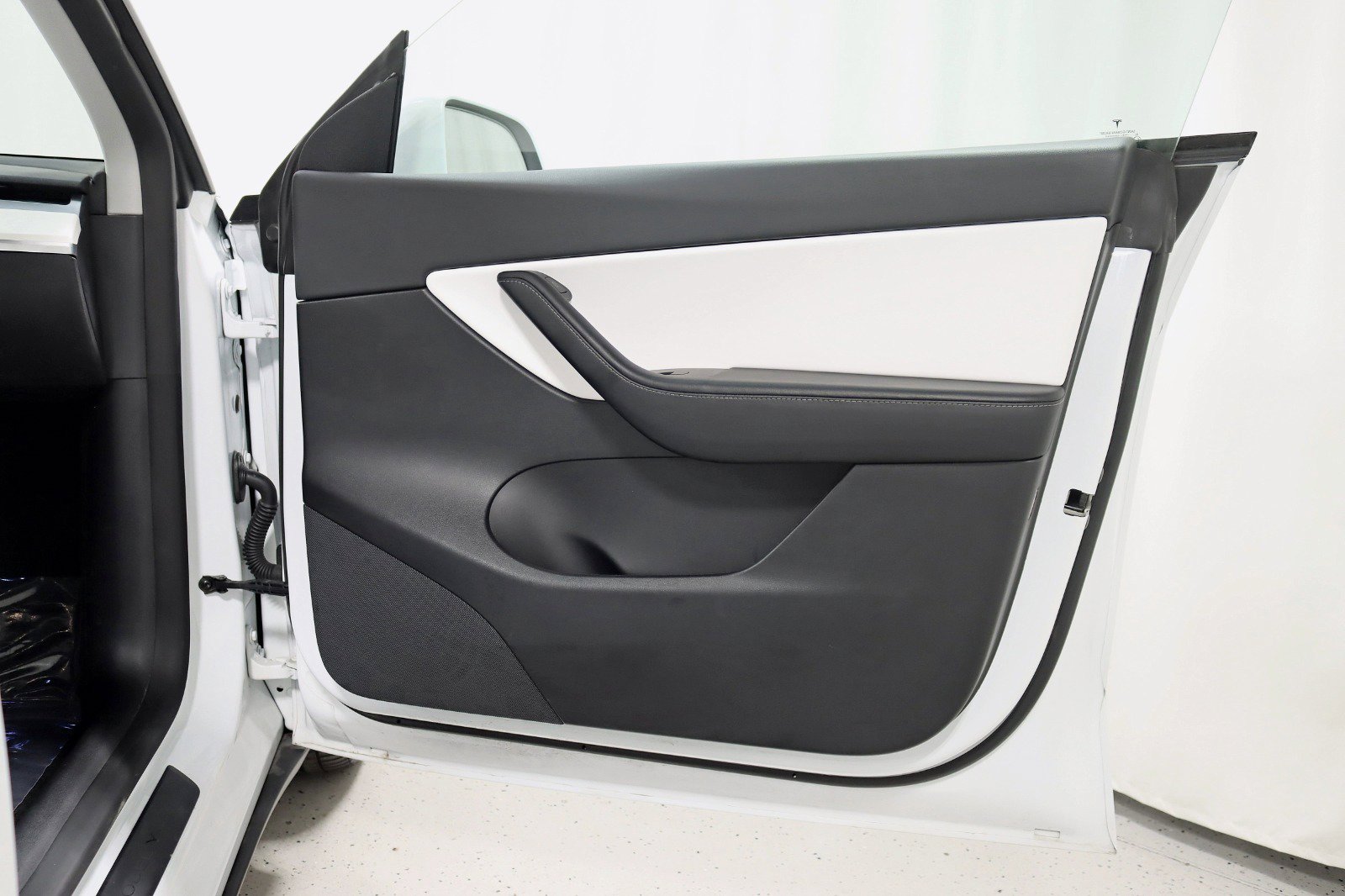 Used 2022 Tesla Model Y Long Range image 34