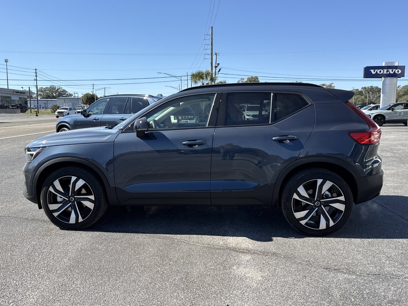 New 2026 Volvo XC40 B5 Ultra w/ Protection Package Premier AWD/4WD image 2