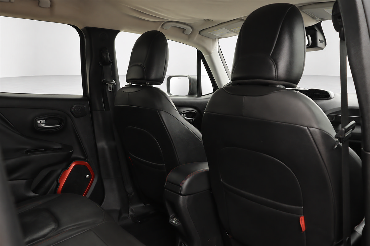 Used 2018 Jeep Renegade Trailhawk AWD/4WD image 18