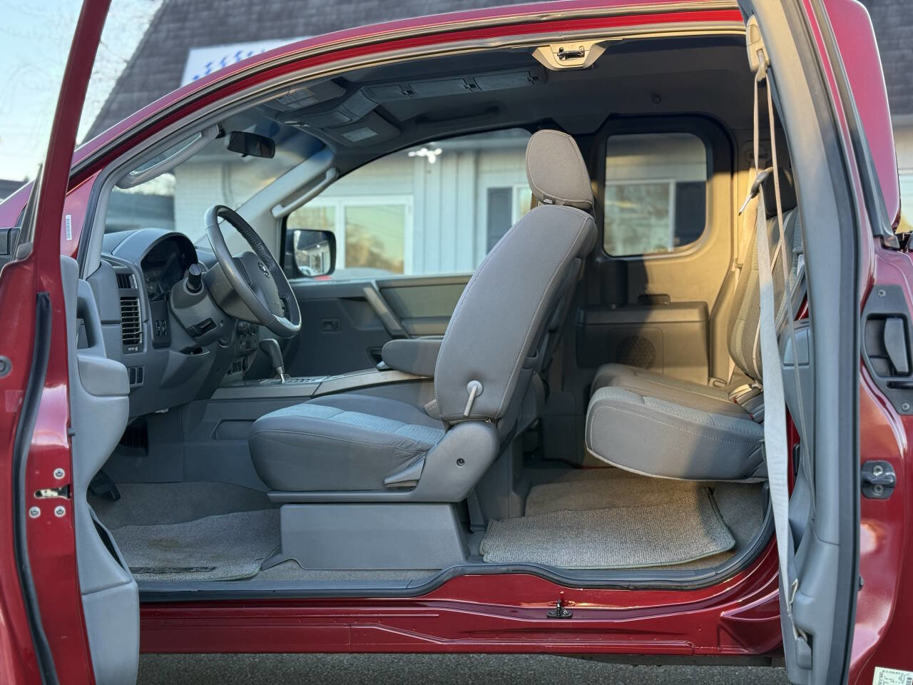 Used 2005 Nissan Titan SE w/ (W01) Utility Bed Pkg image 11