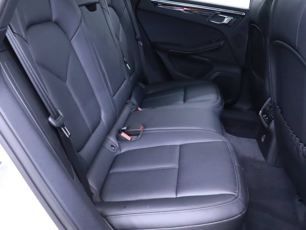 Certified 2025 Porsche Macan AWD/4WD image 21