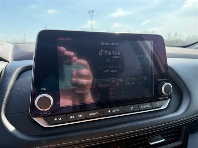 Used 2023 Nissan Rogue S image 10