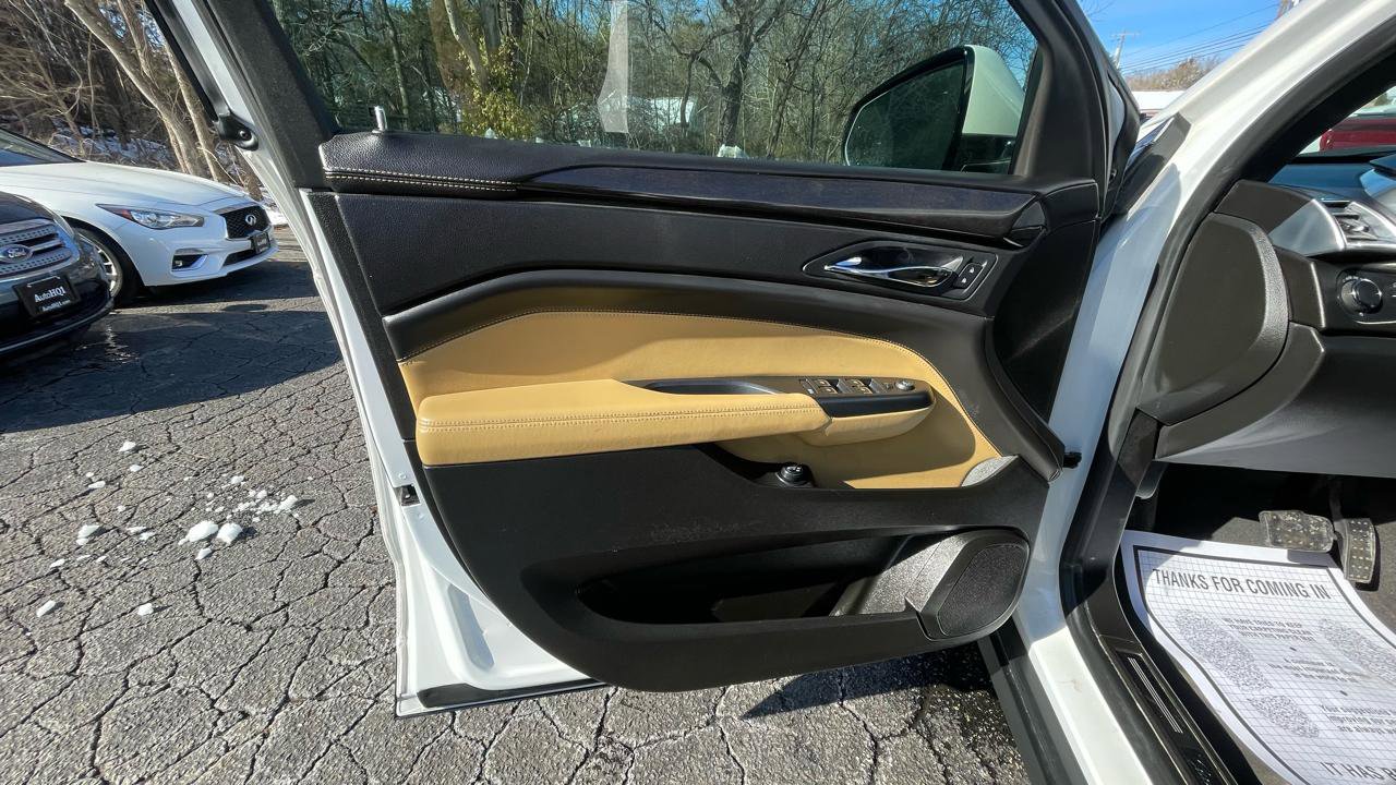 Used 2014 Cadillac SRX Luxury w/ Driver Awareness Package image 16