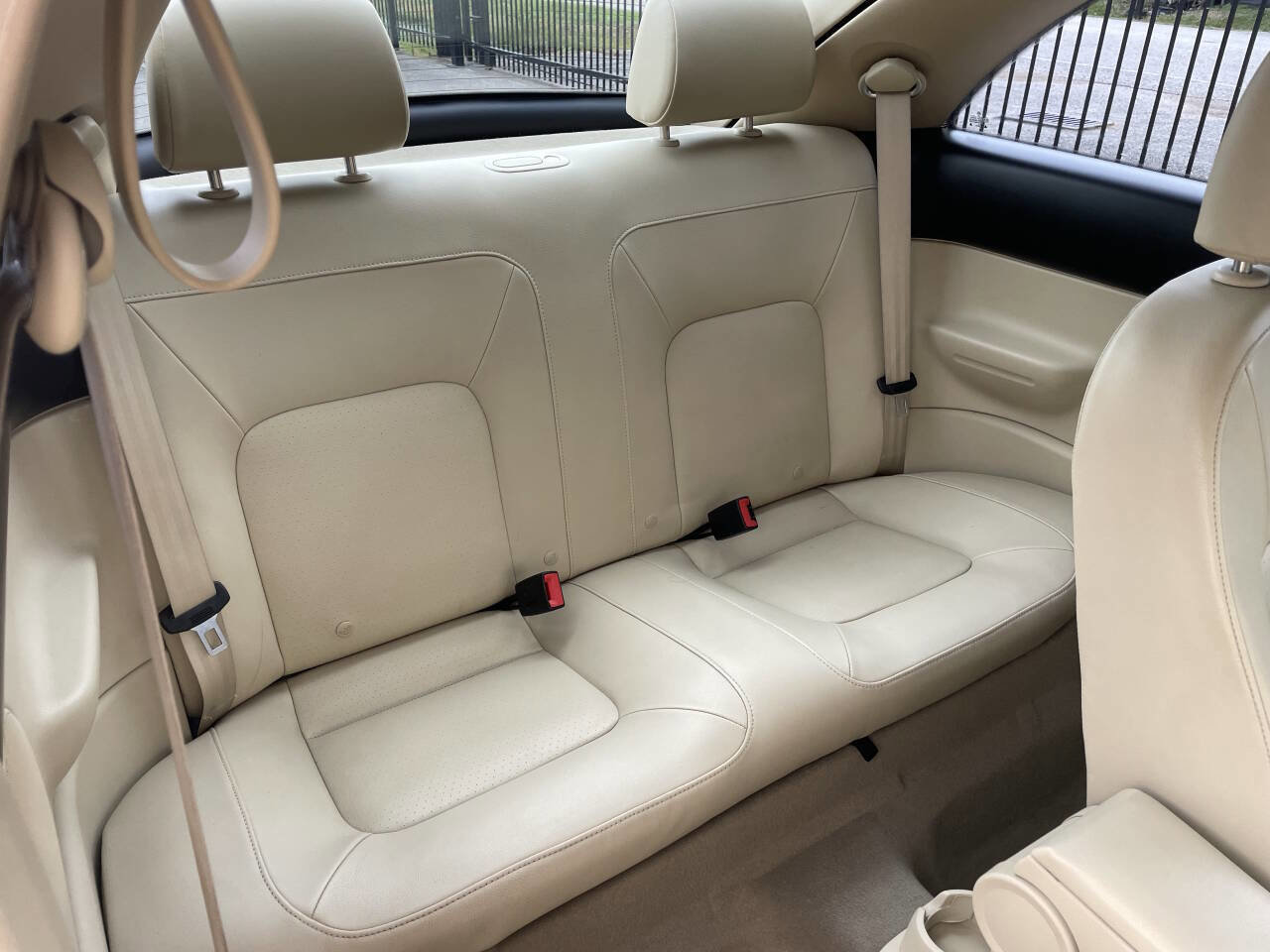 Used 2009 Volkswagen Beetle Base 2dr Coupe 5M image 19