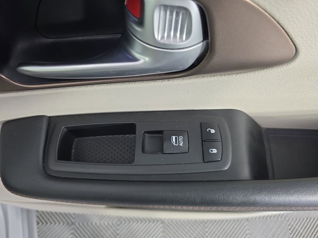 Used 2017 Chrysler Pacifica Touring-L Plus w/ Advanced Safetytec Group image 36