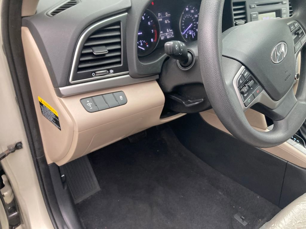 Used 2017 Hyundai Elantra SE w/ Cargo Package image 17