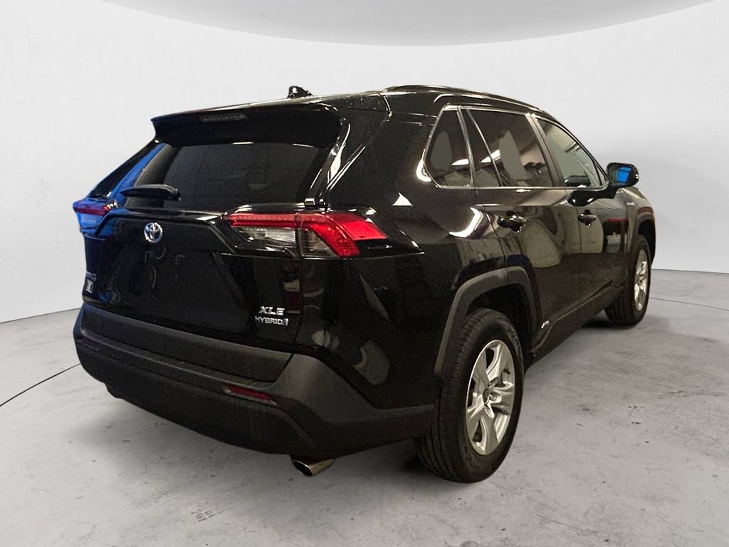 Used 2021 Toyota RAV4 XLE w/ Convenience Package AWD/4WD image 5