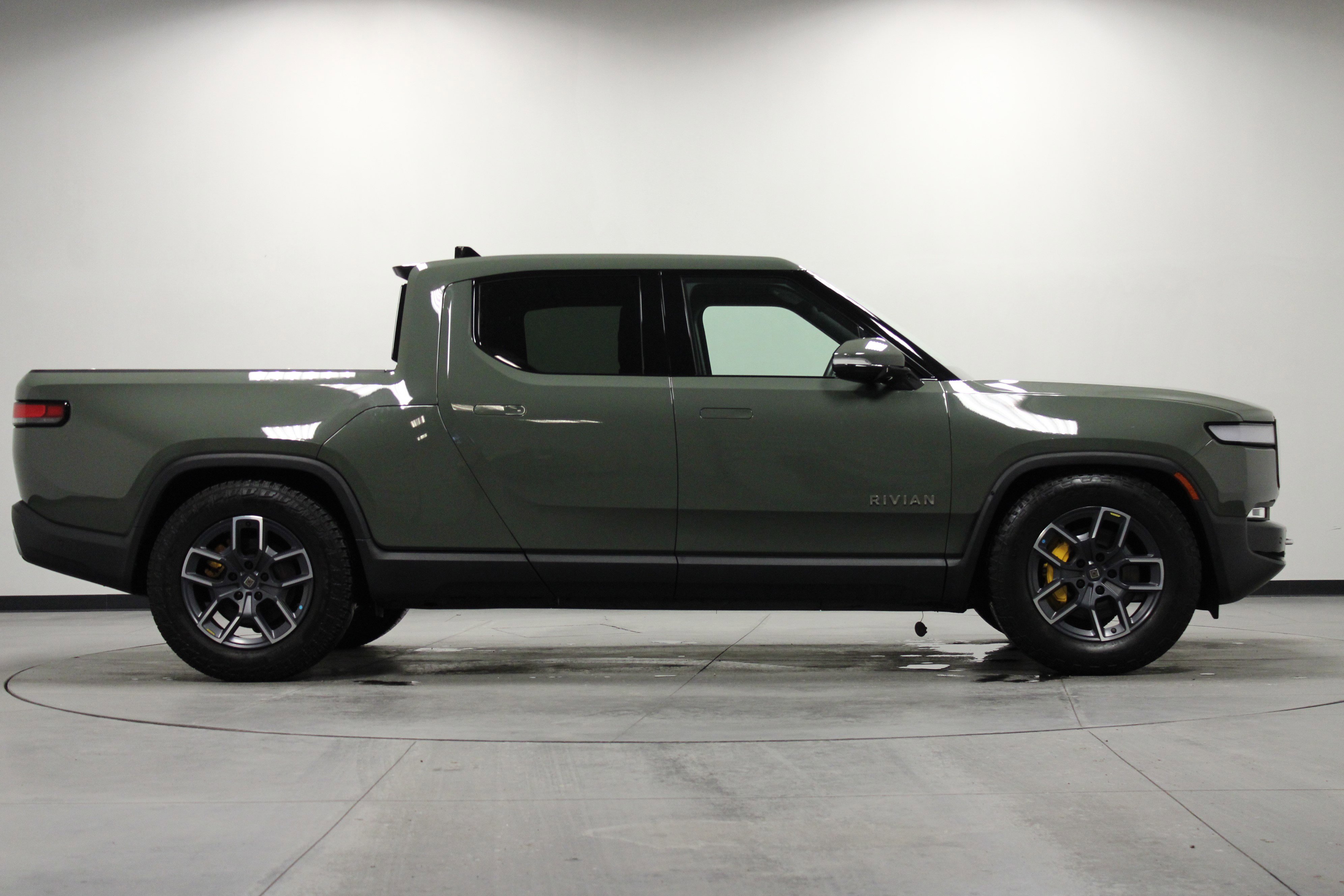 Used 2022 Rivian R1T Launch Edition image 3