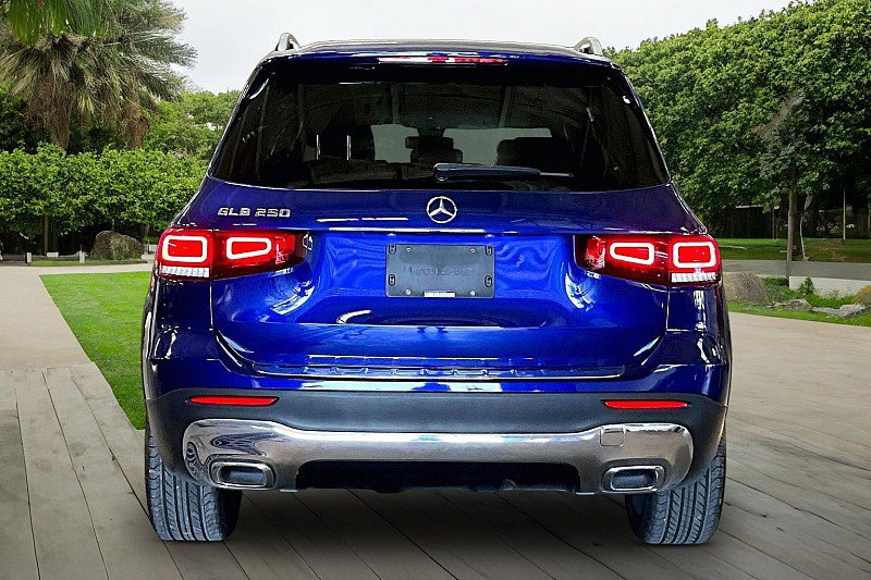 Used 2021 Mercedes-Benz GLB 250 w/ Premium Package image 3