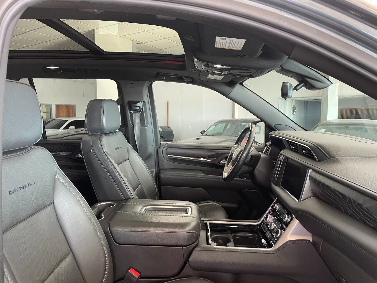 Used 2021 GMC Yukon Denali w/ Denali Premium Package image 35