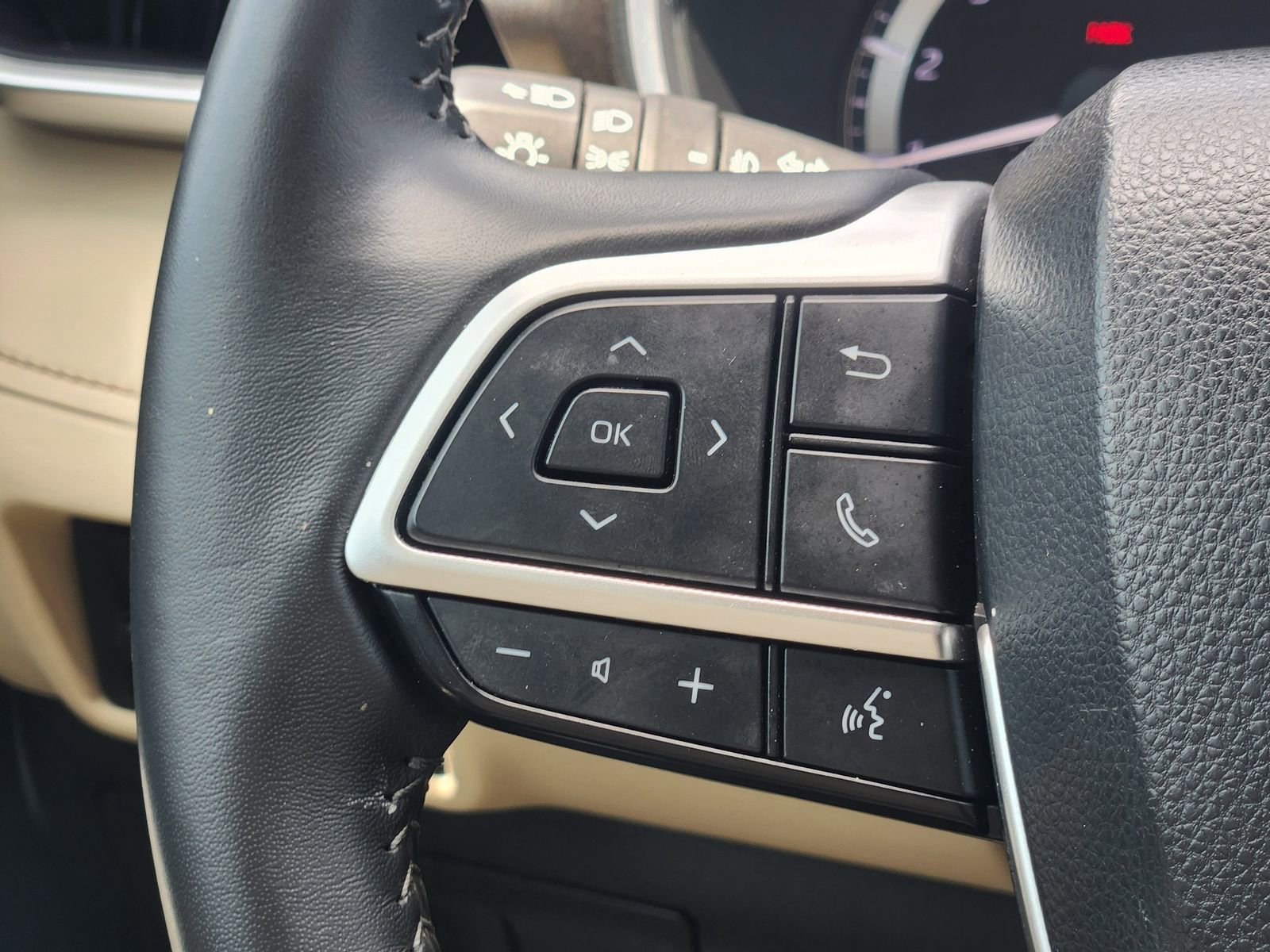 Used 2023 Toyota Highlander XLE FWD image 31